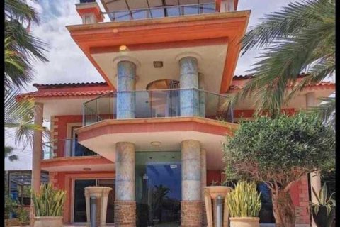 Дом с 4 спальнями в Агиос Тихонас, Кипр №31093 7