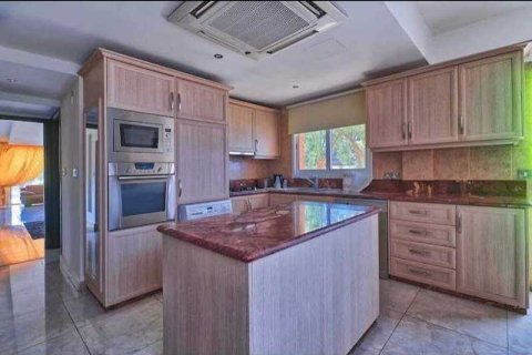 Дом с 4 спальнями в Агиос Тихонас, Кипр №31093 4