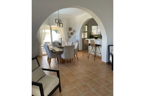 3 bedrooms Villa in Tala, Cyprus No. 79680 4