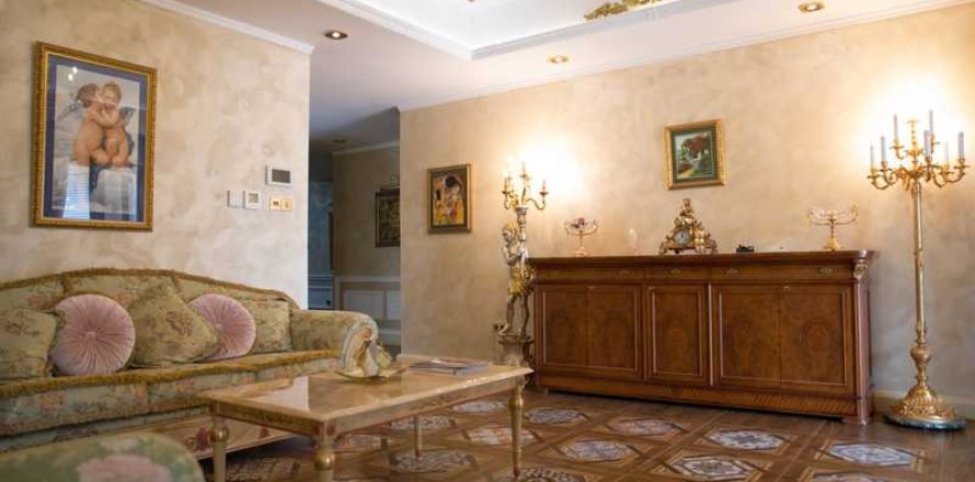 6 bedrooms Villa in Kouklia, Cyprus No. 76259