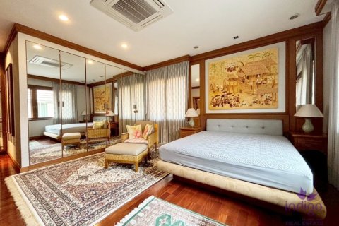 4 bedrooms House in Chiang Mai, Thailand No. 98155 2