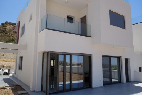 4 bedrooms Villa in Limassol, Cyprus No. 106068 2