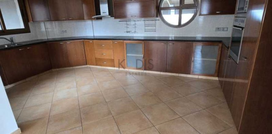 Дом с 3 спальнями в Като Полемидия, Кипр №81742