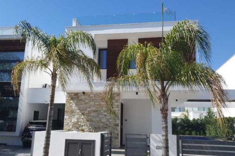 3 dormitorios House en Oroklini, Cyprus No. 83222 1