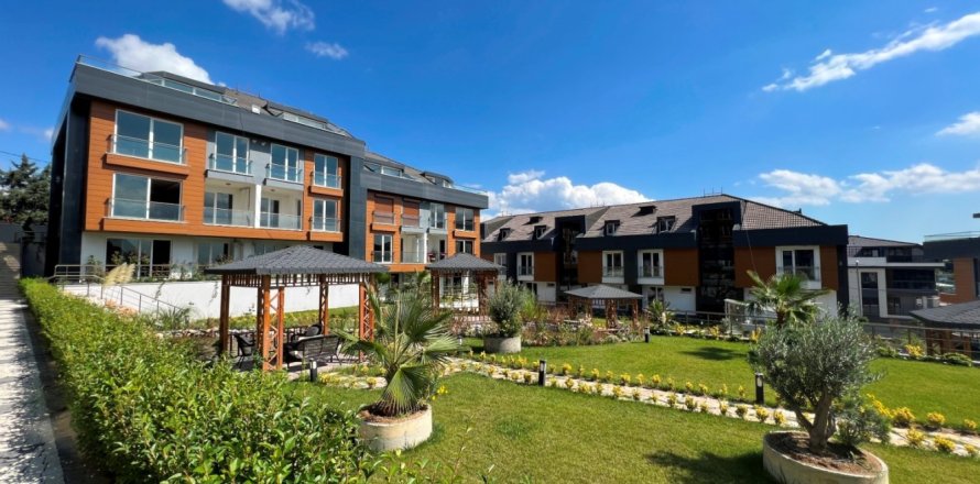 3 bedrooms Apartment in Istanbul, Turkey No. 114323