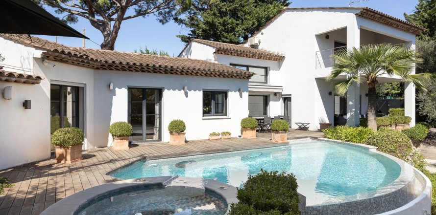 4 chambres House à Le Cannet, France No. 68854