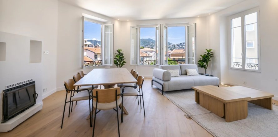 4 bedrooms Apartment in Nice, France No. 67396