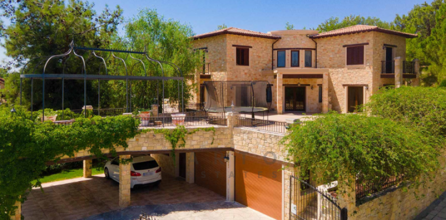 4 bedrooms Villa in Souni–Zanatzia, Cyprus No. 73332
