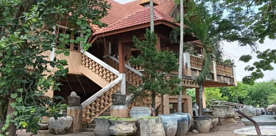 5 bedrooms Commercial property in Chiang Mai, Thailand No. 97580