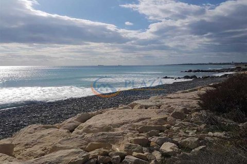 4 bedrooms Villa in Agios Theodoros, Cyprus No. 31464 3