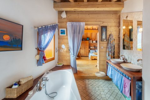 4 chambres House à Les Allues, France No. 99664 6