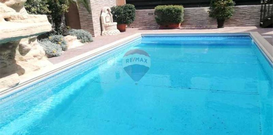 4 bedrooms Villa in Kato Polemidia, Cyprus No. 79020