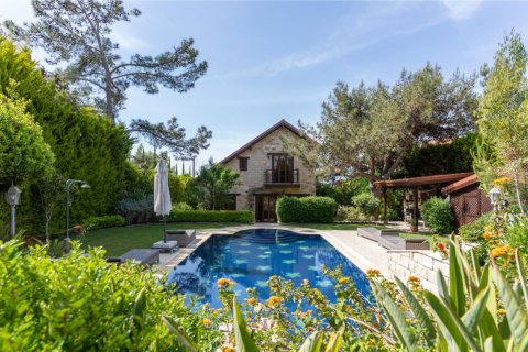 3 bedrooms Villa in Limassol, Cyprus No. 37810 1