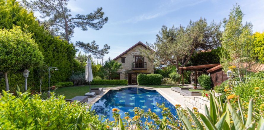 3 bedrooms Villa in Limassol, Cyprus No. 37810