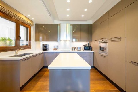 6 bedrooms House in Aradippou, Cyprus No. 76786 9