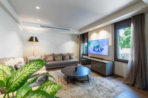 6 bedrooms House in Aradippou, Cyprus No. 76786 6