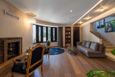 6 bedrooms House in Aradippou, Cyprus No. 76786 4