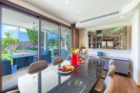 6 bedrooms House in Aradippou, Cyprus No. 76786 7