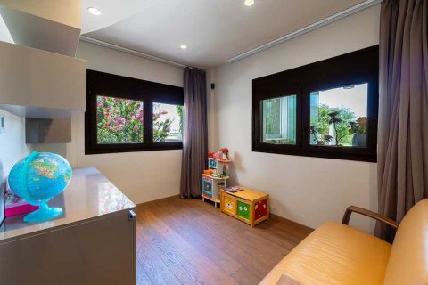 6 bedrooms House in Aradippou, Cyprus No. 76786 11