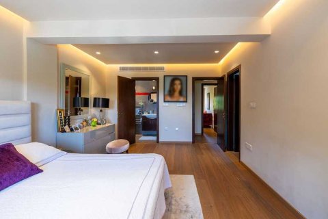 6 bedrooms House in Aradippou, Cyprus No. 76786 16