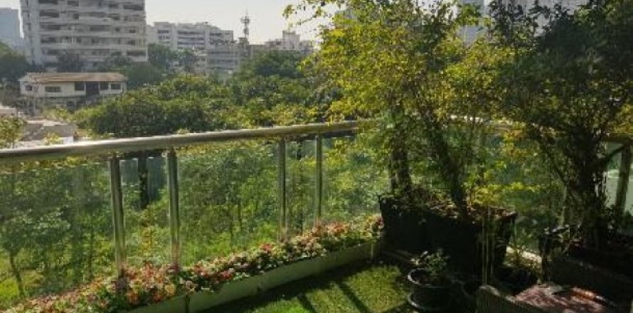 4 bedrooms Apartment in Bangkok, Thailand No. 96795