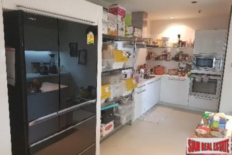 4 bedrooms Apartment in Bangkok, Thailand No. 96795 10