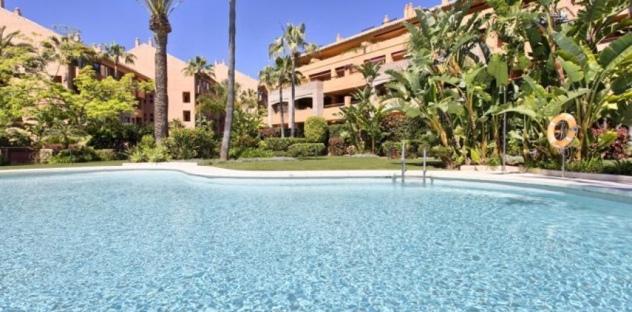 3 bedrooms Apartment in Marbella, Spain No. 25168