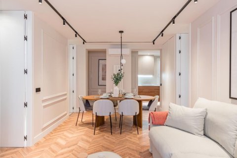 2 dormitorios Apartment en Madrid, Spain No. 26685