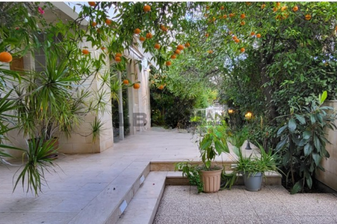 5 bedrooms House in Nicosia, Cyprus No. 63122 9