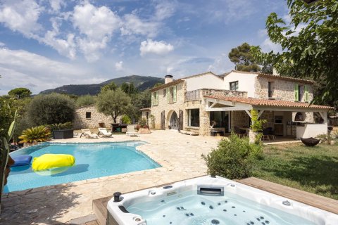 5 bedrooms Villa in Tourrettes-sur-Loup, France No. 68728 2