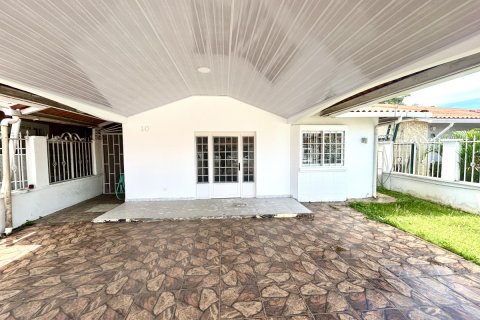 3 dormitorios House en Juan Demóstenes Arosemena, Panama No. 125699 2