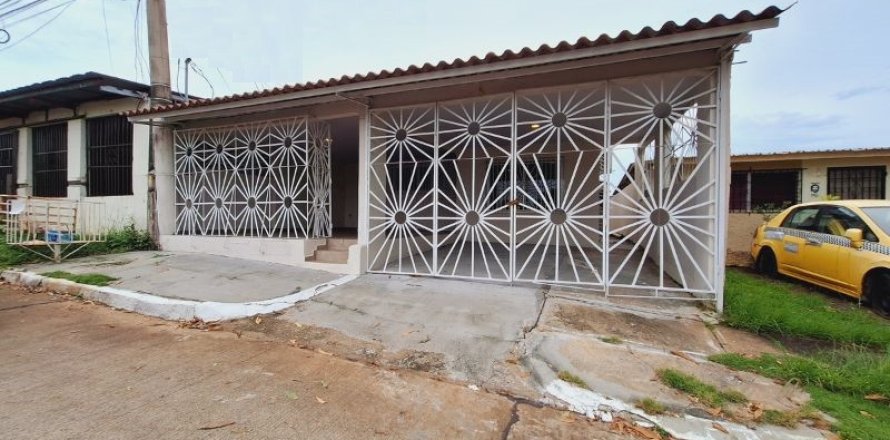 3 bedrooms House in Panama City, Panama No. 109778