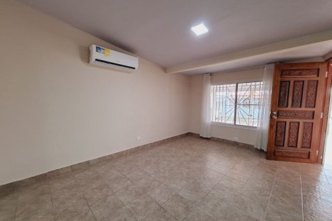 3 bedrooms House in Panama City, Panama No. 109778 3