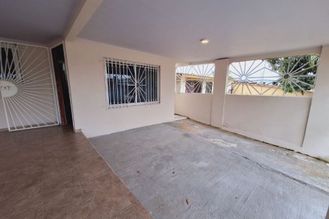 3 bedrooms House in Panama City, Panama No. 109778 10