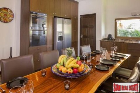 6 bedrooms Villa in Pattaya, Thailand No. 96747 10