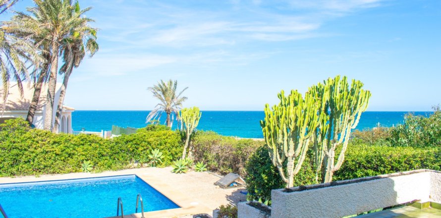 5 bedrooms Villa in Nan Sin, Vietnam No. 112174