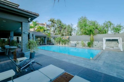 5 bedrooms Villa in Agios Athanasios, Cyprus No. 80814 4