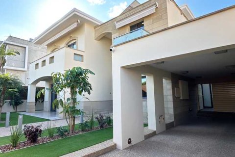 Вилла с 4 спальнями в Лация, Кипр №73815 1