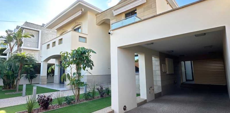 Вилла с 4 спальнями в Лация, Кипр №73815