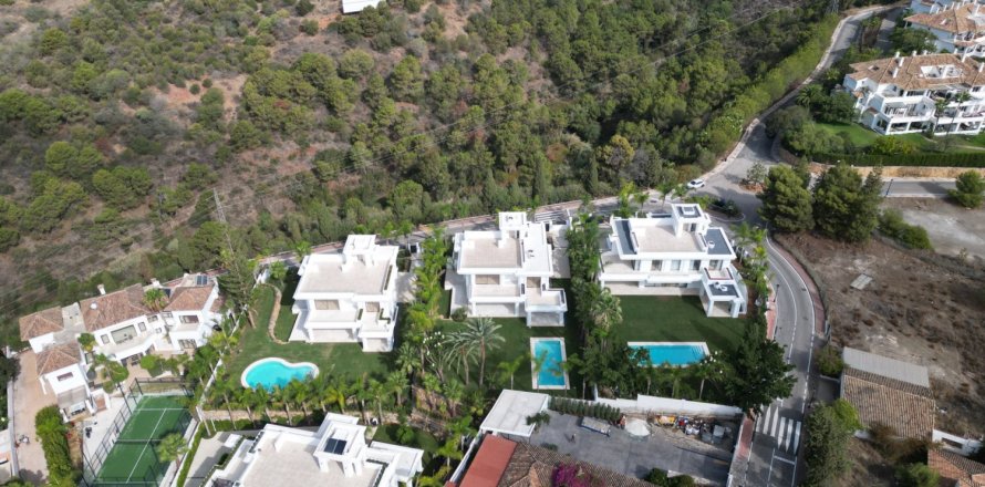 6 bedrooms Villa in Tan Xuan, Vietnam No. 27400