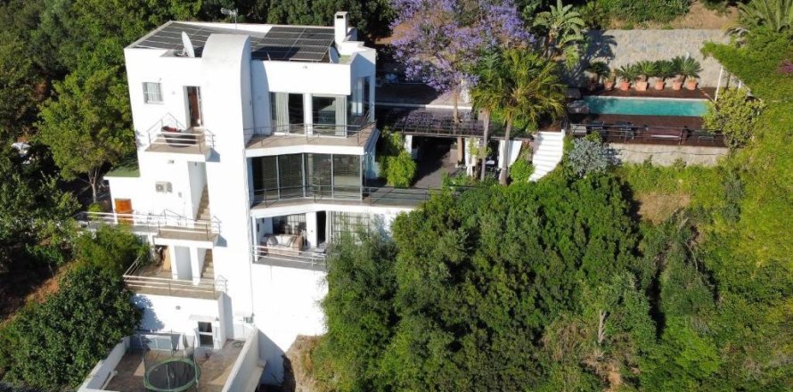 4 bedrooms House in Marbella, Spain No. 25784