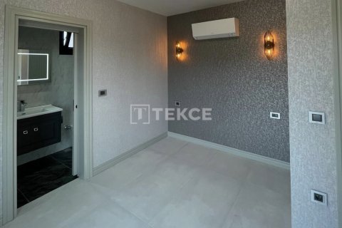 5 dormitorios Villa en Bich Dong, Vietnam No. 79595 12