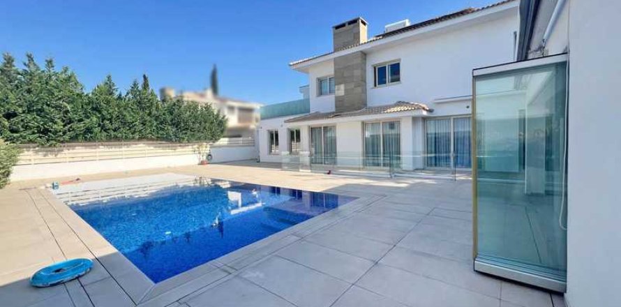 Дом с 4 спальнями в Ороклини, Кипр №31252