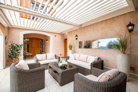 5 bedrooms Villa in Chateauneuf-Grasse, France No. 67245 9