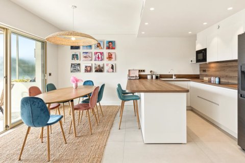 77m² Appartement à Cannes, France No. 99783 8