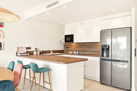 77m² Appartement à Cannes, France No. 99783 9