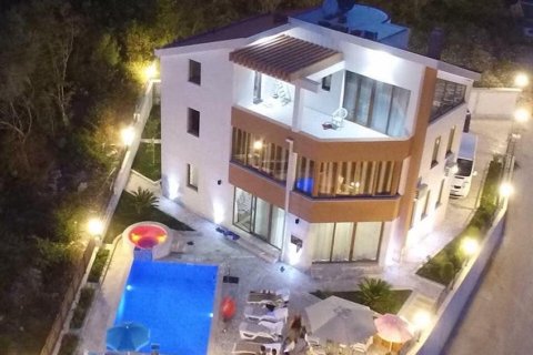 6 bedrooms Commercial property in Herceg Novi, Montenegro No. 104817 2
