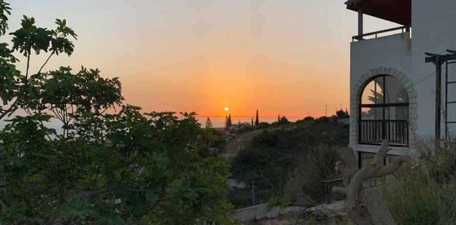 3 bedrooms Villa in Tala, Cyprus No. 101936