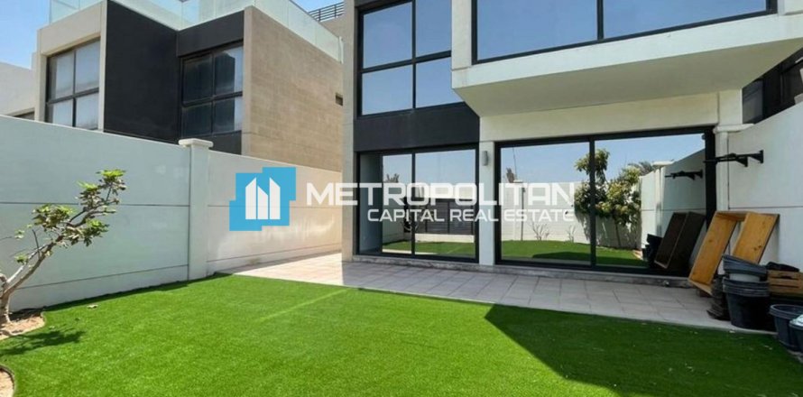 5 bedrooms Villa in Abu Dhabi, UAE No. 113398