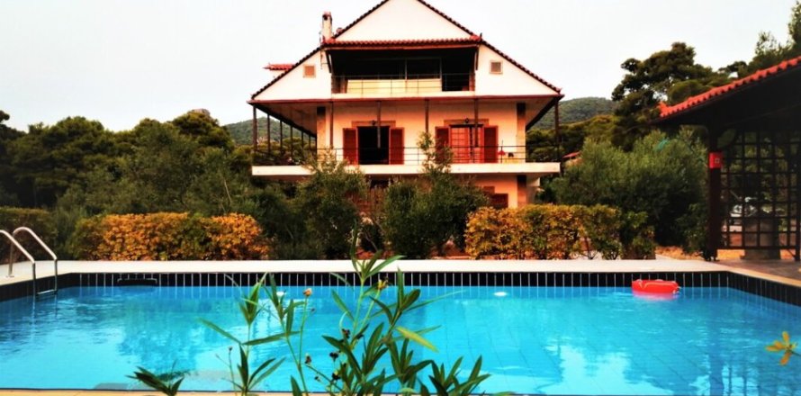 5 bedrooms Villa in Loutraki, Greece No. 51895